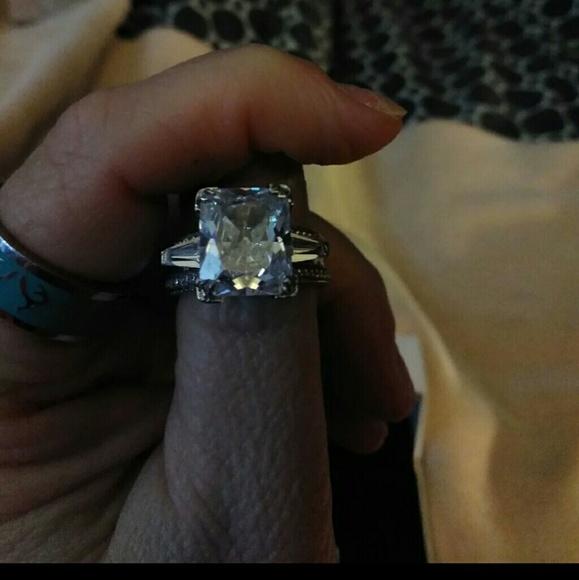 Ring - Picture 3 of 4